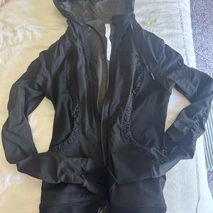 Lululemon black women’s hooded zip up - like new 6